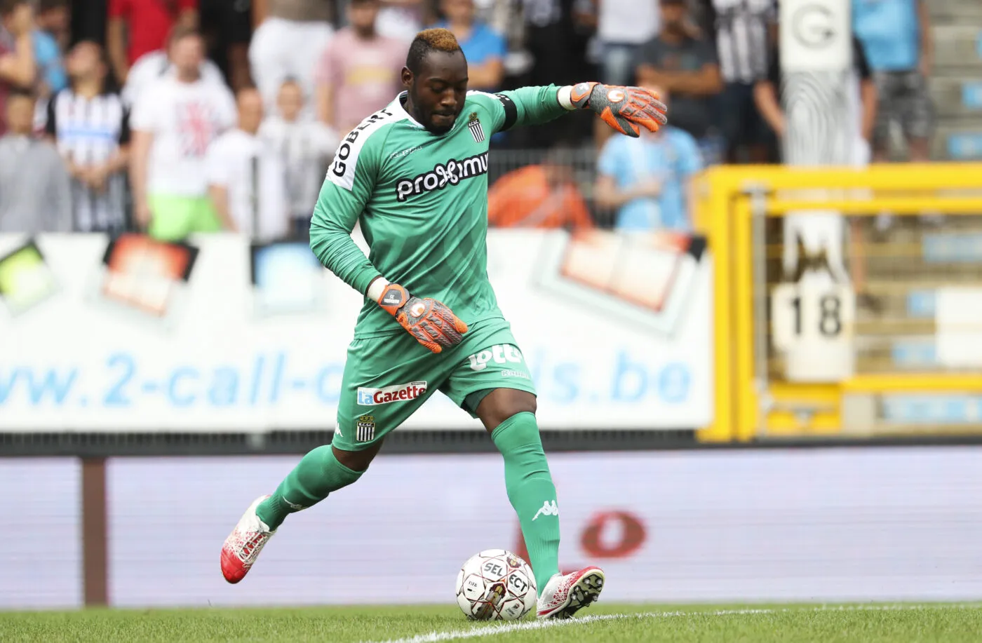 Mandanda signe au Stade Malherbe de Caen