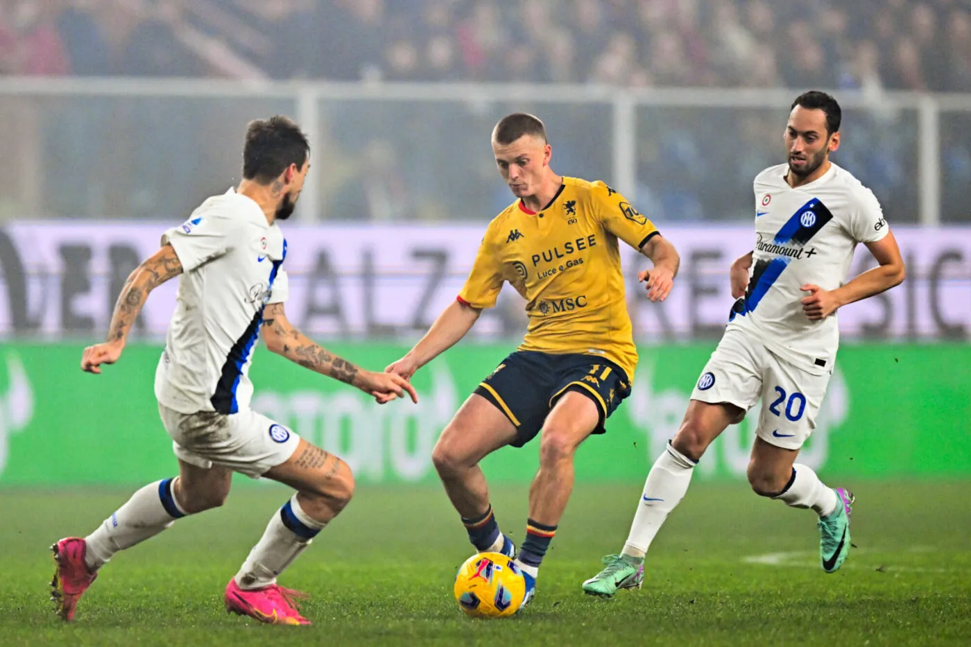 Foto Tano Pecoraro/LaPresse 29 dicembre 2023 Genova, Italia - sport, calcio - Genoa vs Inter - Campionato di calcio Serie A TIM 2023/2024 - Stadio Luigi Ferraris. Nella foto: gudmundsson albert December 29, 2023 Genova, Italy - sport, soccer - Genoa vs Inter - Italian Serie A Football Championship 2023/2024 - Luigi Ferraris stadium. In the pic: gudmundsson albert - Photo by Icon sport