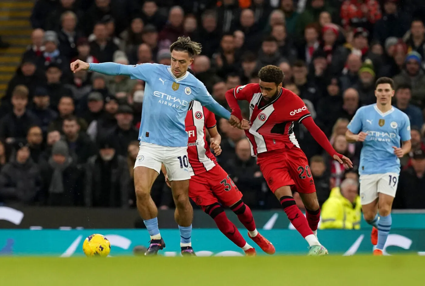 Manchester City's Jack Grealish (left) and Sheffield United's Jayden Bogle battle for the ball during the Premier League match at the Etihad Stadium, Manchester. Picture date: Saturday December 30, 2023. - Photo by Icon sport