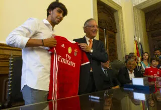 Et le centre de formation le plus rentable de la décennie est...