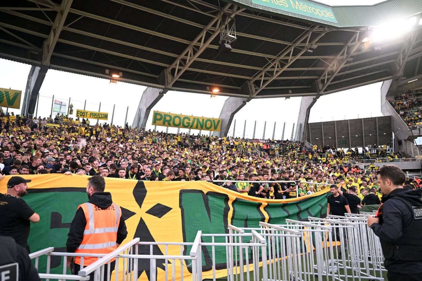 Trois supporters en garde à vue après les violences du match Nantes-OM