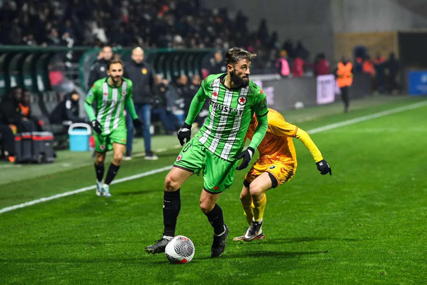 Le Red Star garde le rythme, Châteauroux déprime