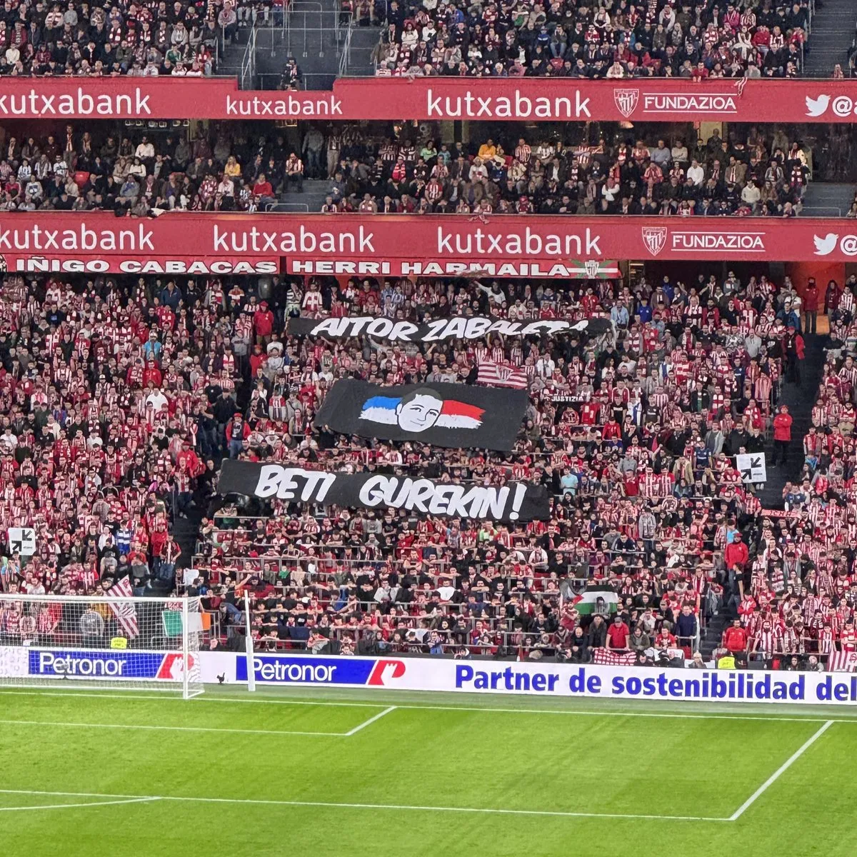 Le beau geste des supporters de l'Athletic pendant le derby basque