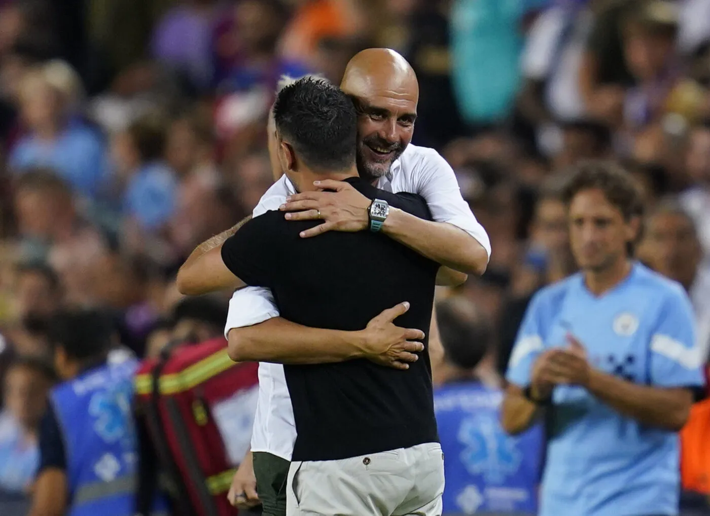 Pep Guardiola au soutien de Xavi, sous pression au Barça