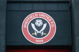 Après une relation avec une joueuse dans un ancien club, l'entraîneur des féminines de Sheffield United viré