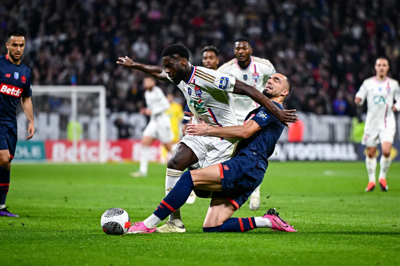 Lyon se paie Lille et file en quarts