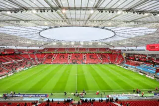 Les supporters de Leverkusen retardent le match face au Bayern pour protester contre la Ligue