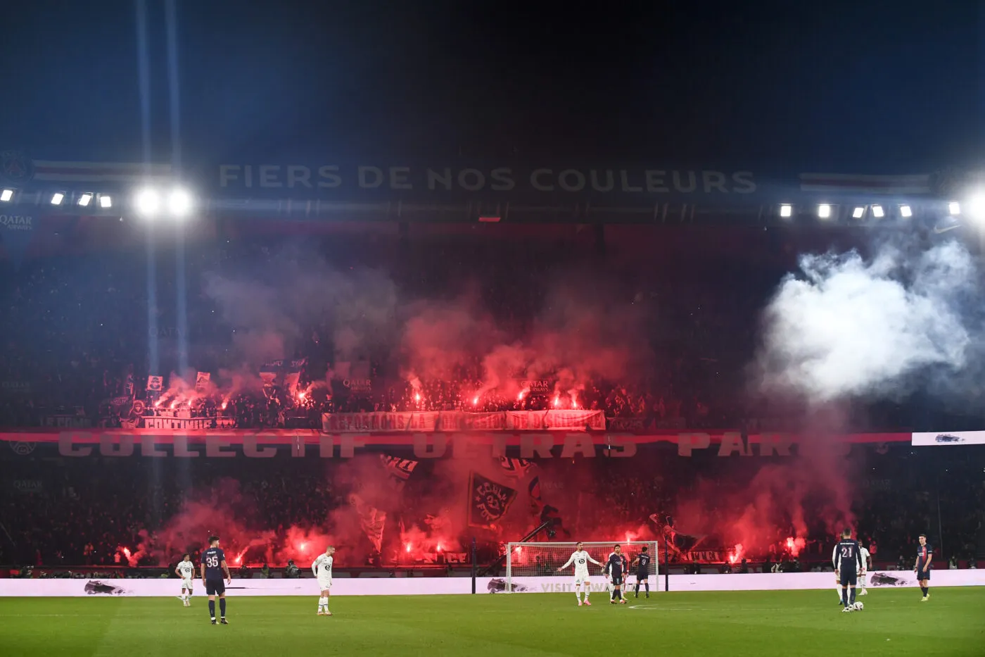 PSG-Lille : Des banderoles et des chants visant Anne Hidalgo et le départ du Parc