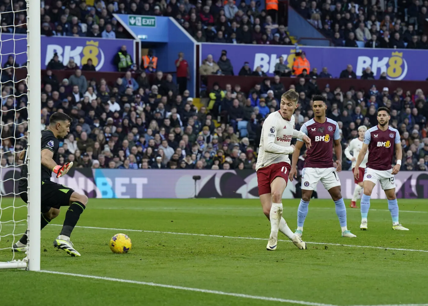 Manchester United renverse Villa