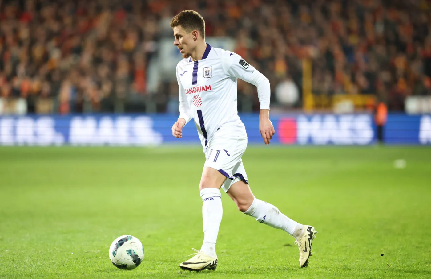 Thorgan Hazard envoie un arbitre à l'hôpital