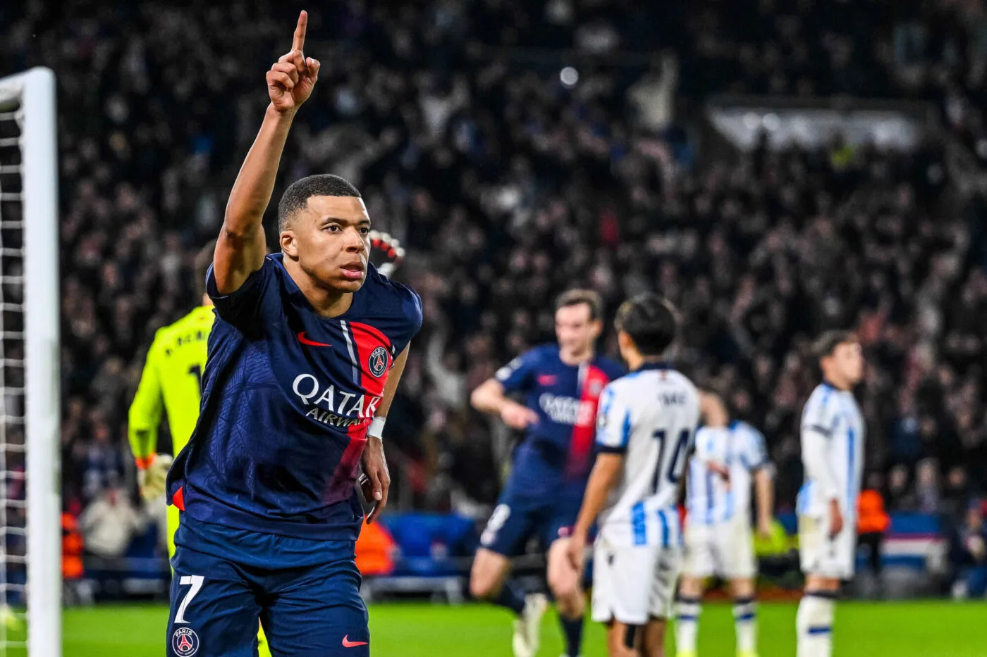 Paris, Frankreich, 14.02.24: Kylian Mbappe (Paris Saint-Germain) Torjubel, jubelt nach seinem treffer zum 1:0 waehrend des UEFA Champions League 2023/2024 - Round of 16 Spiels zwischen Paris Saint-Germain vs Real Sociedad im Parc des Princes am 14. Februar 2024 in Paris, Frankreich. (Foto von Harry Langer/DeFodi Images) Paris, France, 14.02.24: Kylian Mbappe (Paris Saint-Germain) celebrates after scoring his team's first goal during the UEFA Champions League 2023/2024 - Round of 16 match between Paris Saint-Germain vs Real Sociedad. at Parc des Princes on February 14, 2024 in Paris, France. (Photo by Harry Langer/DeFodi Images) - Photo by Icon Sport