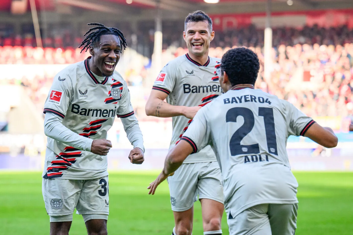 Le Bayer Leverkusen continue sa folle chevauchée, Dortmund n&rsquo;enchaîne pas