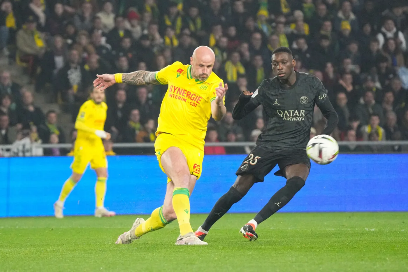 04 Nicolas PALLOIS (fcn) - 23 Randal KOLO MUANI (psg) during the Ligue 1 Uber Eats match between Football Club de Nantes and Paris Saint-Germain at Stade de la Beaujoire on February 17, 2024 in Nantes, France. (Photo by Hugo Pfeiffer/Icon Sport)