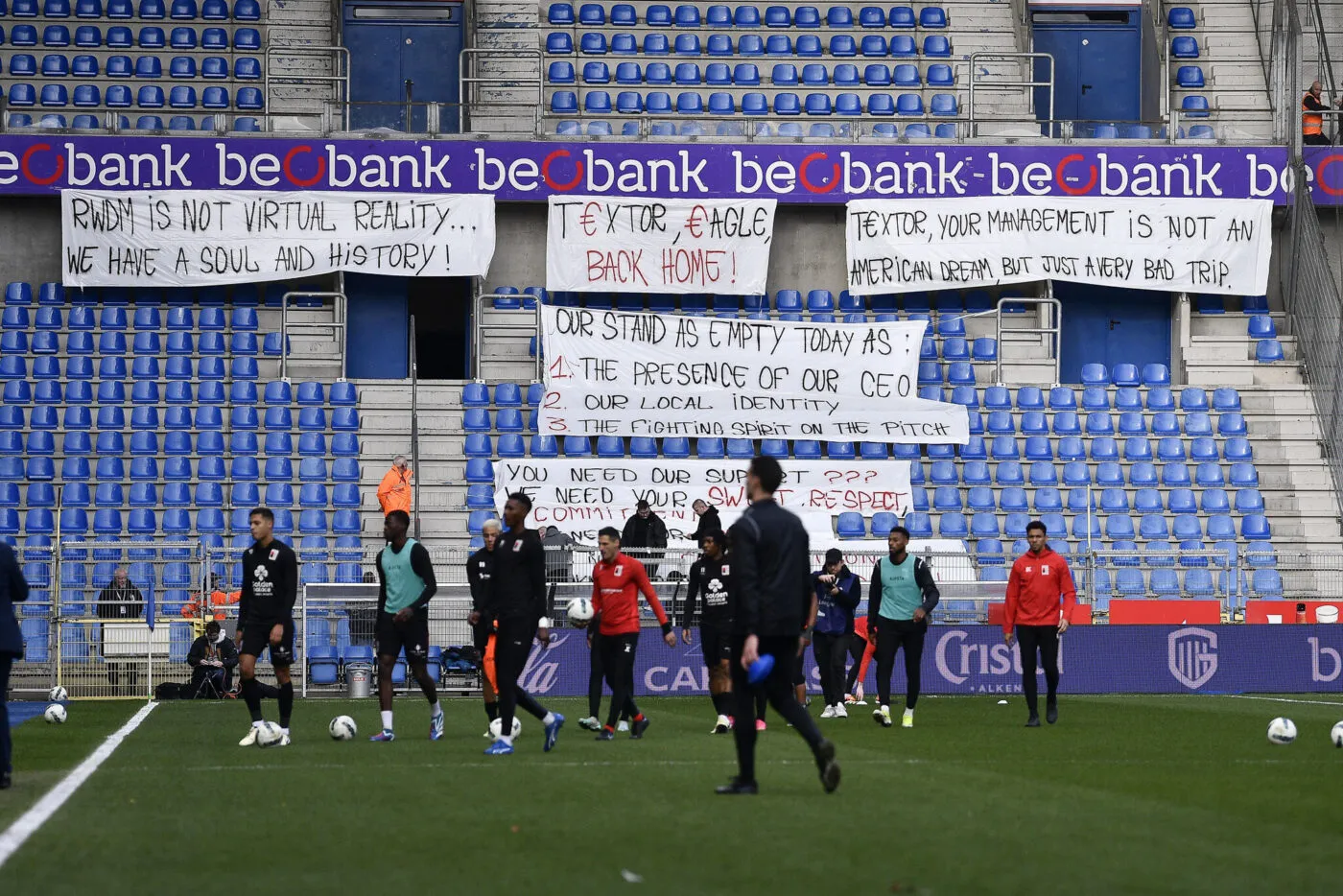 John Textor répond sèchement aux supporters désemparés de Molenbeek