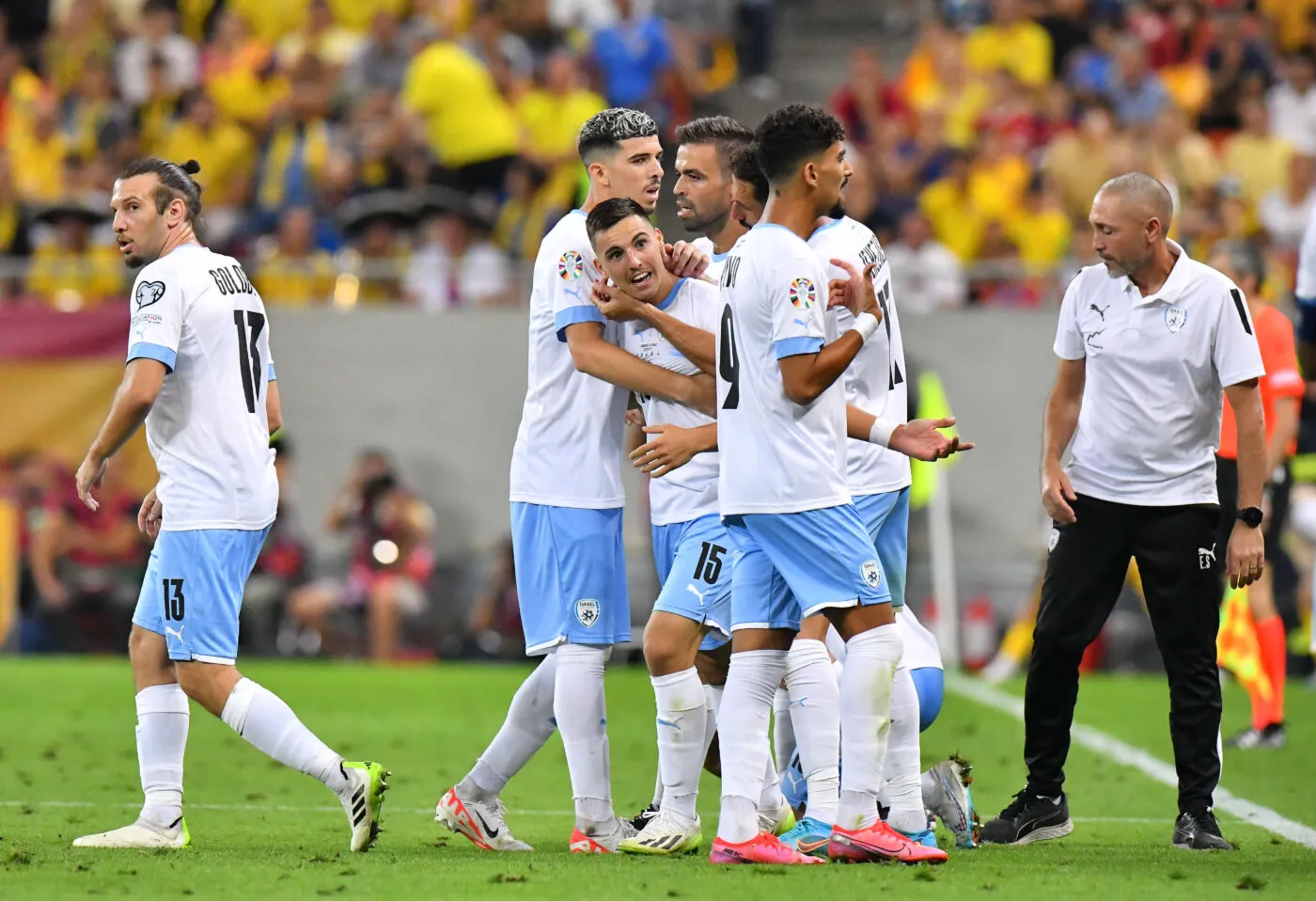 Bukarest, Rumaenien, 09.09.2023: Oscar Gloukh (Israel no 15) celebrates with teammates after scoring waehrend des Spiels der UEFA EURO 2024 Qualification - Group I zwischen Romania vs Israel im Arena Nationala am 09. September 2023 in Bukarest, Rumaenien. (Foto von Cristian Preda/DeFodi Images) Bucuresti , Romania , 09.09.2023: Oscar Gloukh (Israel no 15) celebrates with teammates after scoring during the UEFA EURO 2024 Qualification - Group I match between Romania vs Israel at Arena Nationala on September 9, 2023 in Bucuresti , Romania . (Photo by Cristian Preda/DeFodi Images) - Photo by Icon sport