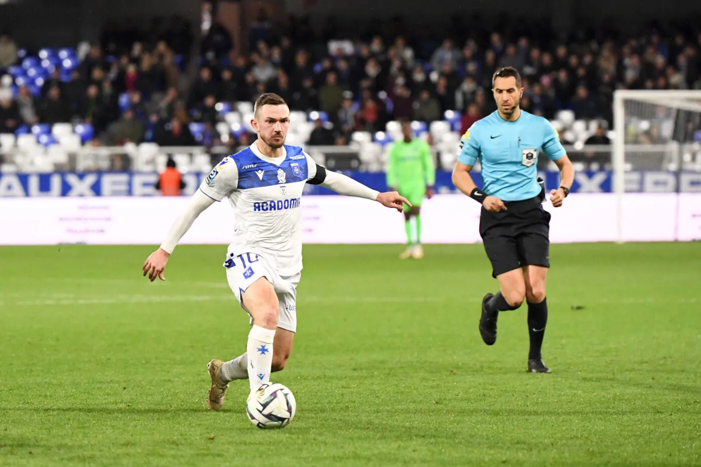 10 Gaetan PERRIN (aja) during the Ligue 2 BKT match between Auxerre and Valenciennes at Stade Abbe Deschamps on March 2, 2024 in Auxerre, France. (Photo by Anthony Bibard/FEP/Icon Sport)   - Photo by Icon Sport