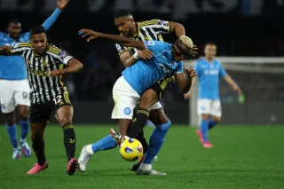 Naples fait craquer la Juventus