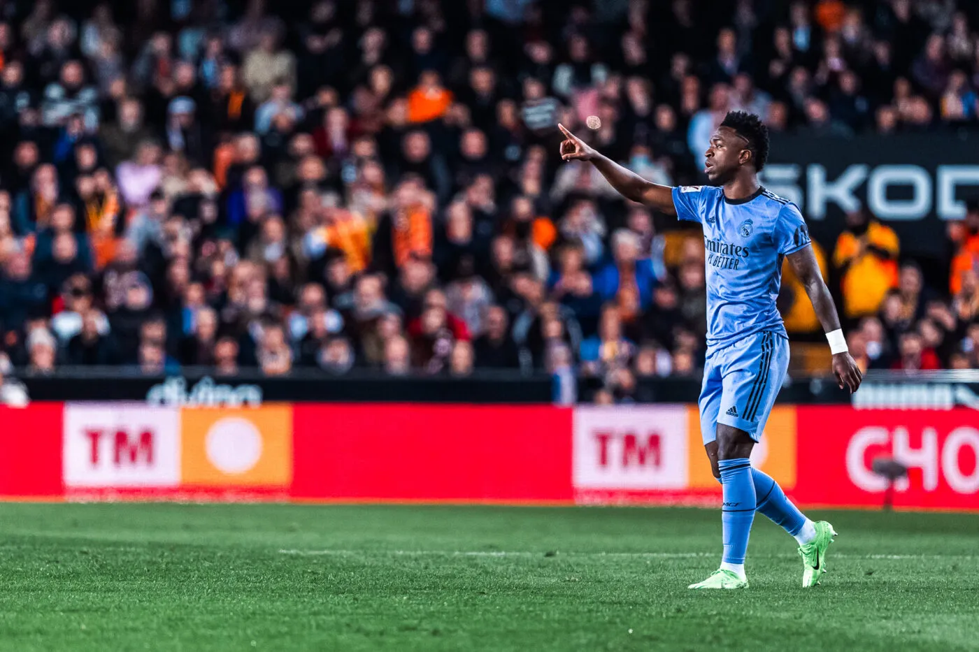 Vinícius traité de singe par un enfant, la Liga analyse les images