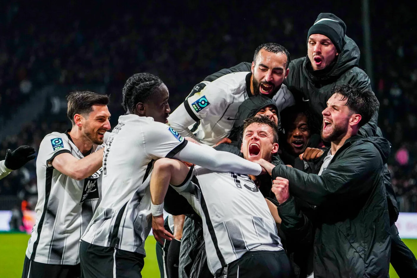 Pronostic Valenciennes Angers : Analyse, cotes et prono du match de Ligue 2