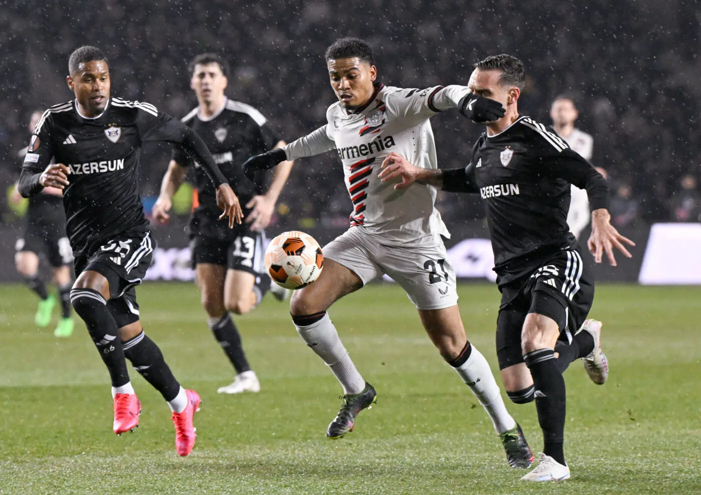 C3 : Leverkusen arrache un nul miraculeux à Qarabağ, la Roma et Liverpool s&rsquo;amusent