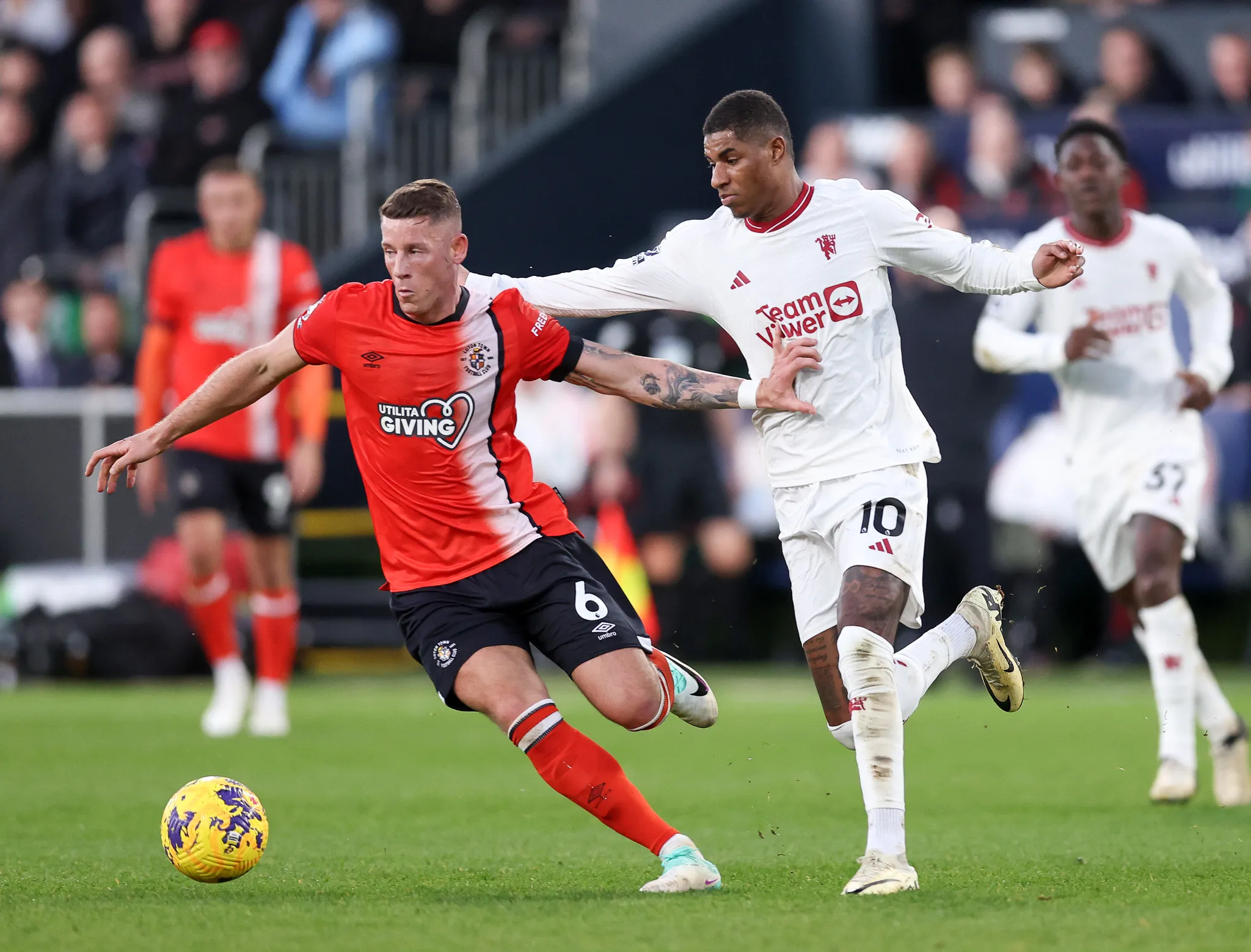 Luton, England, 18th February 2024. Ross Barkley of Luton Town with Marcus Rashford of Manchester United during the Premier League match at Kenilworth Road, Luton. Picture credit should read: David Klein / Sportimage - Photo by Icon Sport   - Photo by Icon Sport