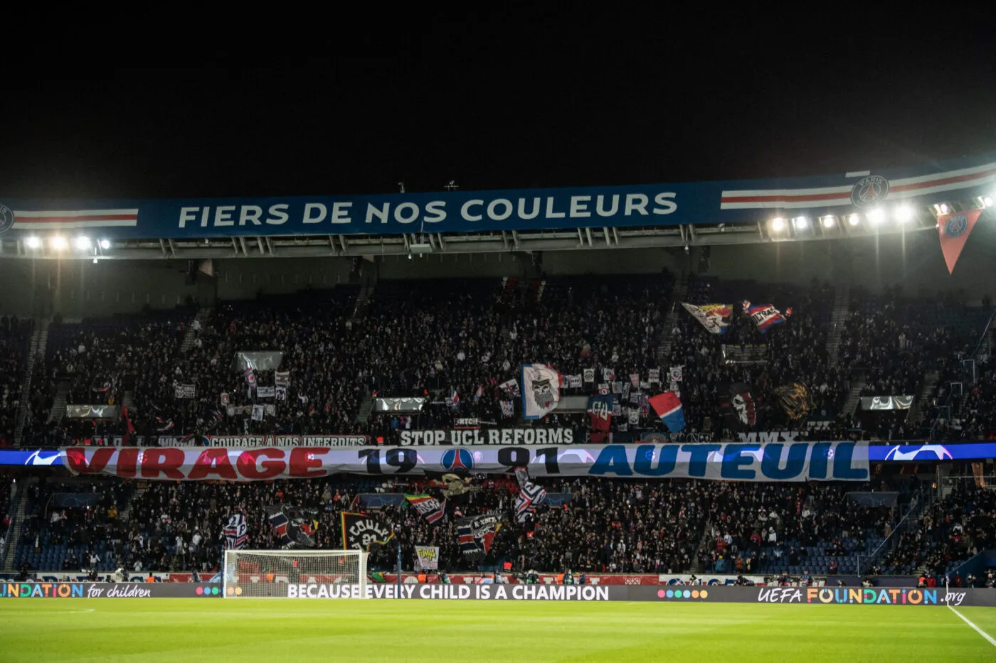 Les banderoles cinématographiques des ultras du PSG