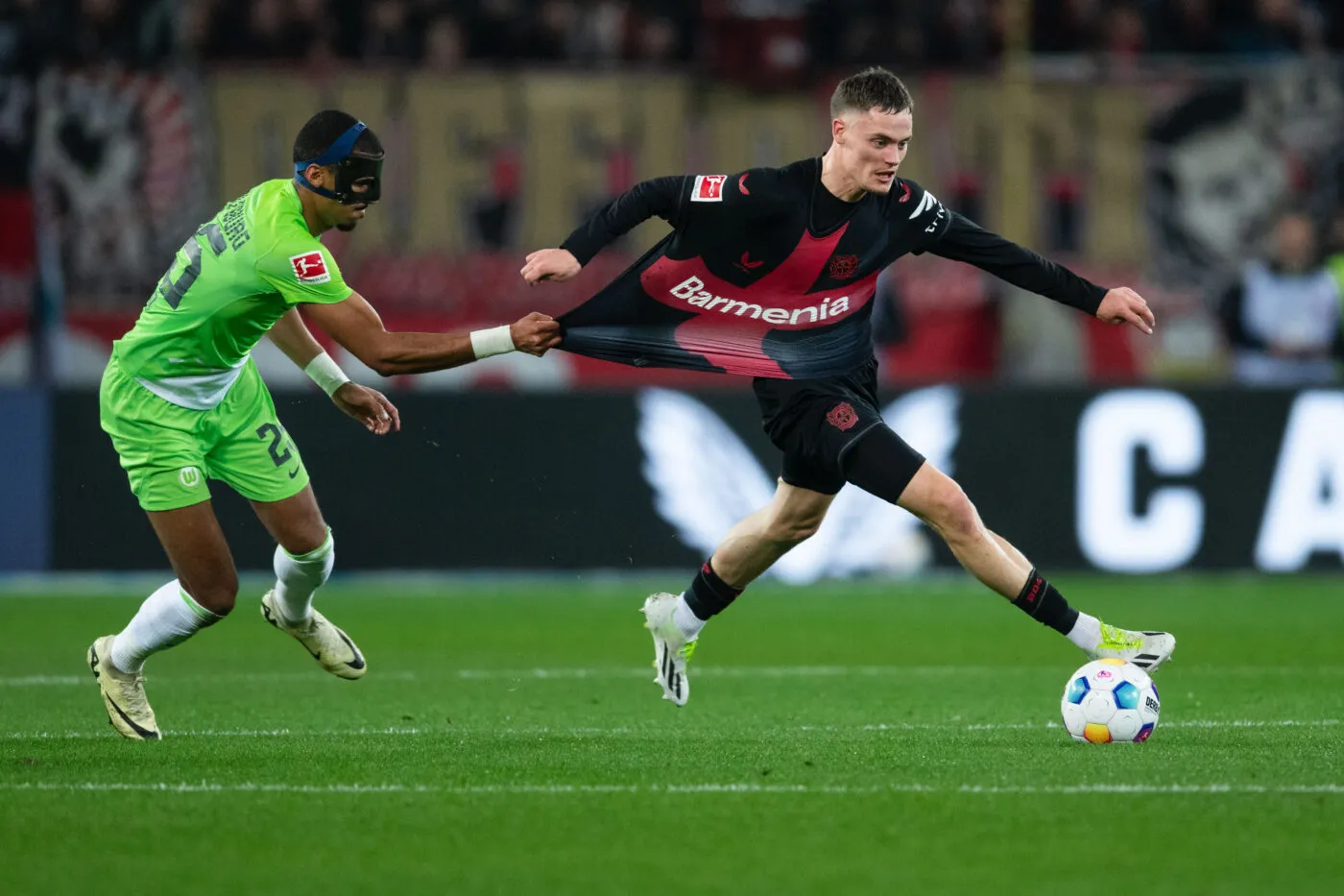 10 March 2024, North Rhine-Westphalia, Leverkusen: Soccer: Bundesliga, Bayer Leverkusen - VfL Wolfsburg, Matchday 25, BayArena. Wolfsburg's Moritz Jenz (l) holds Leverkusen's Florian Wirtz by the shirt. Photo: Marius Becker/dpa - IMPORTANT NOTE: In accordance with the regulations of the DFL German Football League and the DFB German Football Association, it is prohibited to utilize or have utilized photographs taken in the stadium and/or of the match in the form of sequential images and/or video-like photo series.   - Photo by Icon Sport