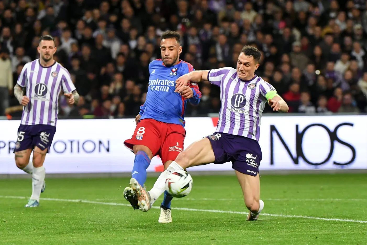 L'OL met Toulouse à distance