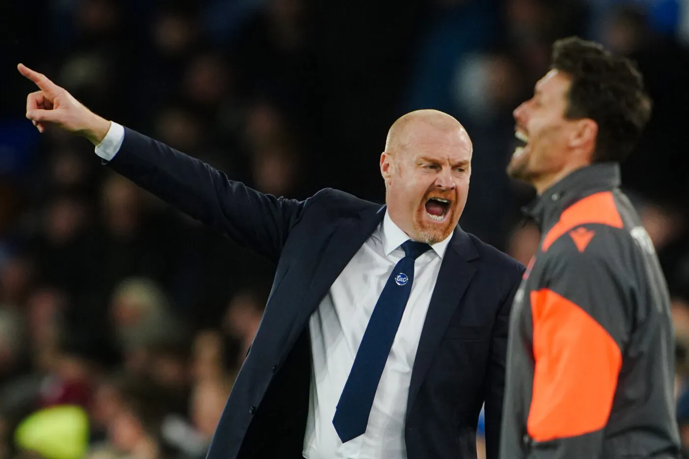 Sean Dyche gifle un de ses joueurs lors d&rsquo;un « dîner de cohésion »