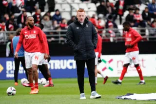 Que font les entraîneurs pendant l’échauffement de leurs joueurs ?