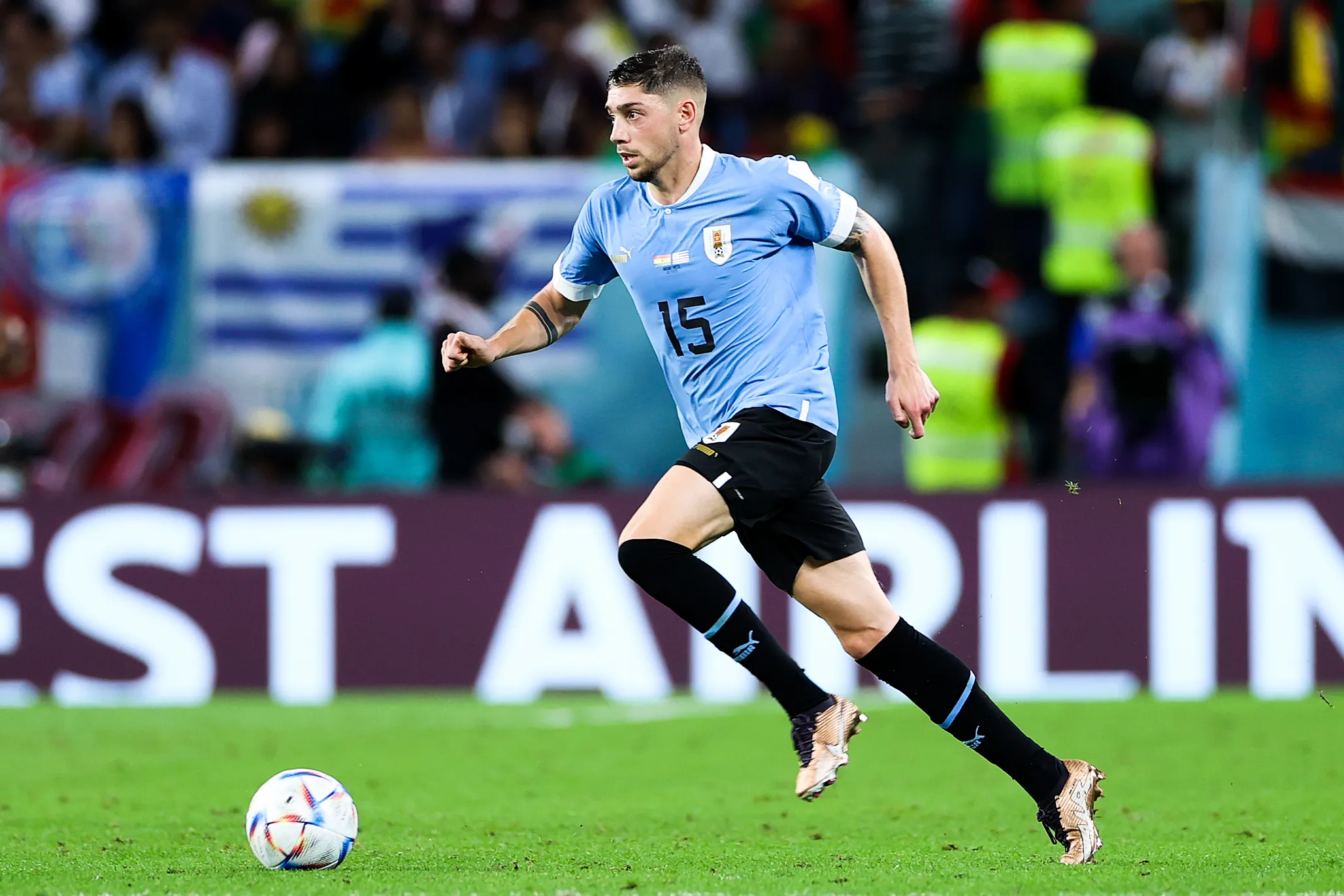 Federico Valverde of Uruguay on the attack during the 2022 FIFA World Cup match between Ghana and Uruguay held at Al Janoub Stadium in Al Wakrah, Qatar on 2 December 2022 © Alain Guy Suffo/Sports Inc - Photo by Icon sport   - Photo by Icon Sport