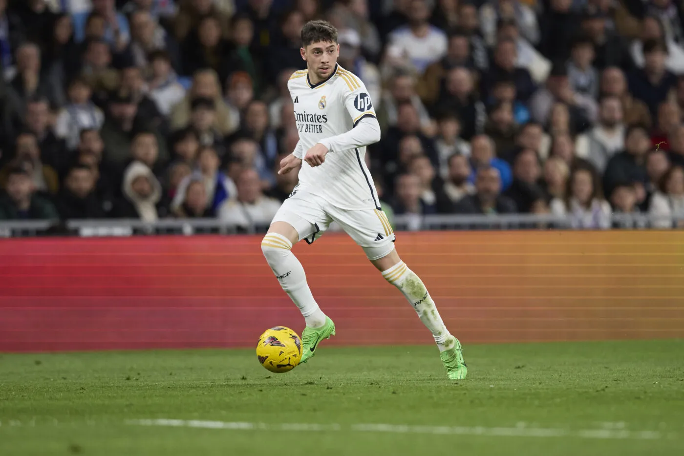 Madrid, Spanien, 10.03.2024: Fede Valverde (Real Madrid CF) kontrolliert den Ball waehrend des Spiels der La Liga EA Sports match round 28 zwischen Real Madrid v RC Celta de Vigo im Santiago Bernabeu Stadium am 10. March 2024 in Madrid, Spanien. (Foto von Manu Reino/DeFodi Images)  Madrid, Spain, 10.03.2024: Fede Valverde (Real Madrid CF) controls the ball during the La Liga EA Sports match round 28 match between Real Madrid v RC Celta de Vigo at the Santiago Bernabeu Stadium on March 10, 2024 in Madrid, Spain. (Photo by Manu Reino/DeFodi Images)   - Photo by Icon Sport