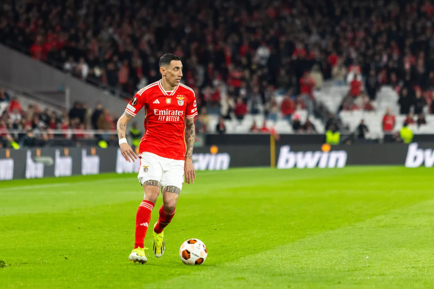 Angel Di Maria of SL Benfica seen in action during the UEFA Europa League 2023/24 match between Benfica and Raners at Estadio do Sport Lisboa e Benfica. Final score; Benfica 2 - 2 Rangers. (Photo by Nuno Branco / SOPA Images/Sipa USA)   - Photo by Icon Sport