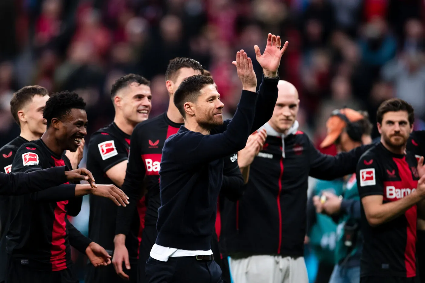 30 March 2024, North Rhine-Westphalia, Leverkusen: Soccer: Bundesliga, Bayer Leverkusen - TSG 1899 Hoffenheim, Matchday 27, BayArena. Leverkusen coach Xabi Alonso (M) and the players thank the fans after the match. Photo: Marius Becker/dpa - IMPORTANT NOTE: In accordance with the regulations of the DFL German Football League and the DFB German Football Association, it is prohibited to utilize or have utilized photographs taken in the stadium and/or of the match in the form of sequential images and/or video-like photo series. Photo by Icon sport   - Photo by Icon Sport