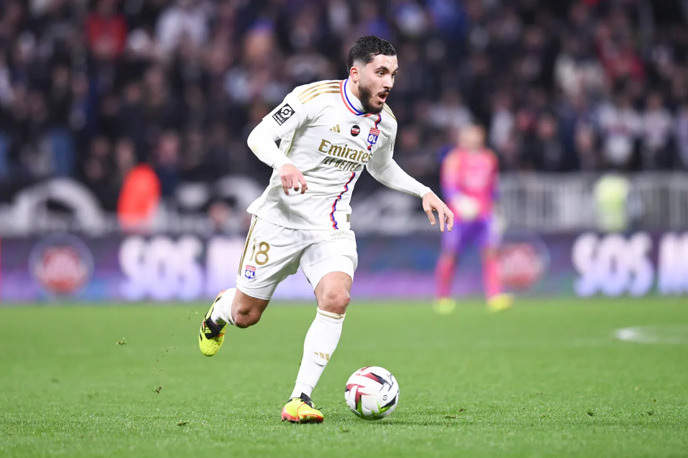 Rayan Cherki : « À chaque fin de saison, je m’asseyais avec ma mère, et je pleurais »