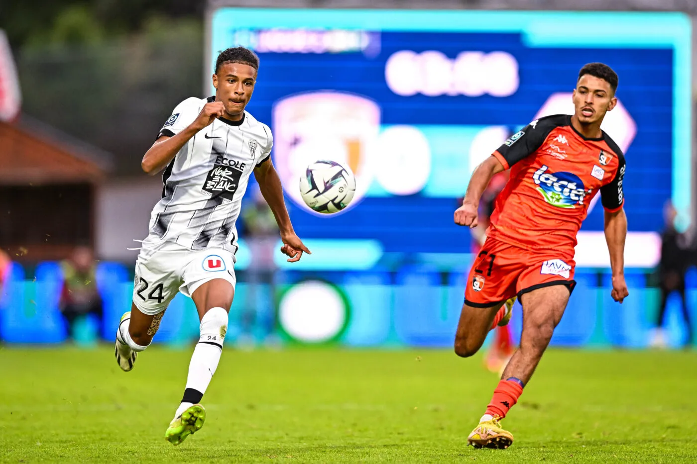 Pronostic Grenoble Angers : Analyse, cotes et prono du match de Ligue 2