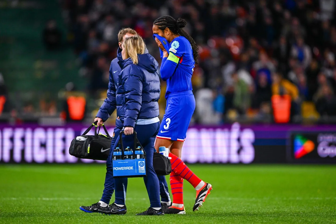 Victime d’un malaise, Wendie Renard devrait pouvoir jouer contre la Suède