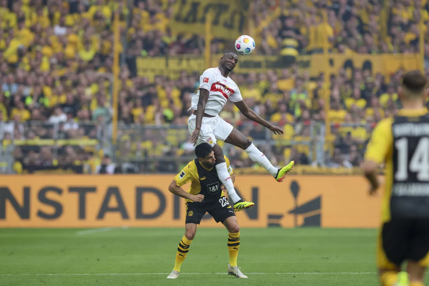 Emre Can (Borussia Dortmund) und Serhou Guirassy (VfB Stuttgart) kaempfen um den Ball, Borussia Dortmund vs VfB Stuttgart, 1. Bundesliga, Signal-Iduna-Park am 06. April 2024 in Dortmund, Deutschland. (Foto von Marco Steinbrenner/DeFodi Images)Emre Can (Borussia Dortmund) und Serhou Guirassy (VfB Stuttgart) battle for the ball, Borussia Dortmund vs VfB Stuttgart, 1. Bundesliga, at Signal-Iduna-Park on April 6, 2024 in Dortmund, Germany. (Photo by Marco Steinbrenner/DeFodi Images) DFB / DFL REGULATIONS PROHIBIT ANY USE OF PHOTOGRAPHS AS IMAGE SEQUENCES AND/OR QUASI-VIDEO. - Photo by Icon Sport