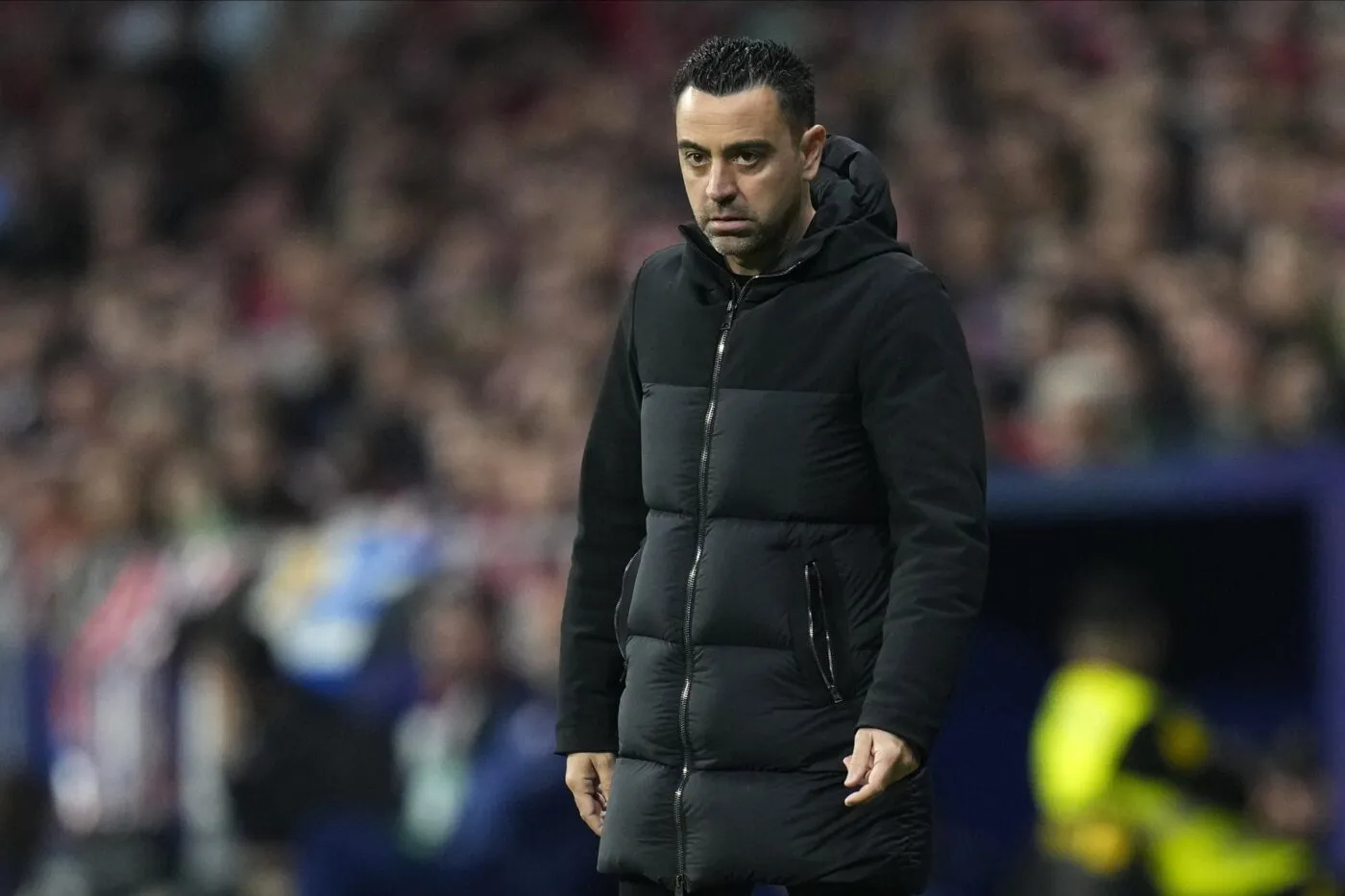 Les supporters parisiens improvisent une fête devant l’hôtel des joueurs du Barça