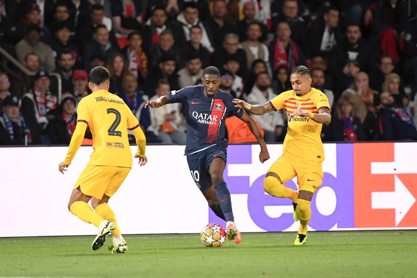 Paris montre son côté obscur face au Barça