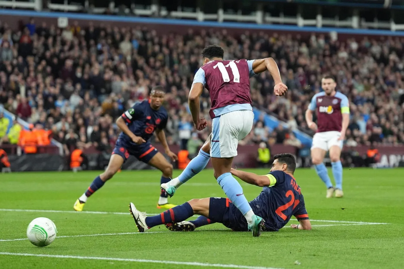 Revivez Aston Villa - Lille (2-1)