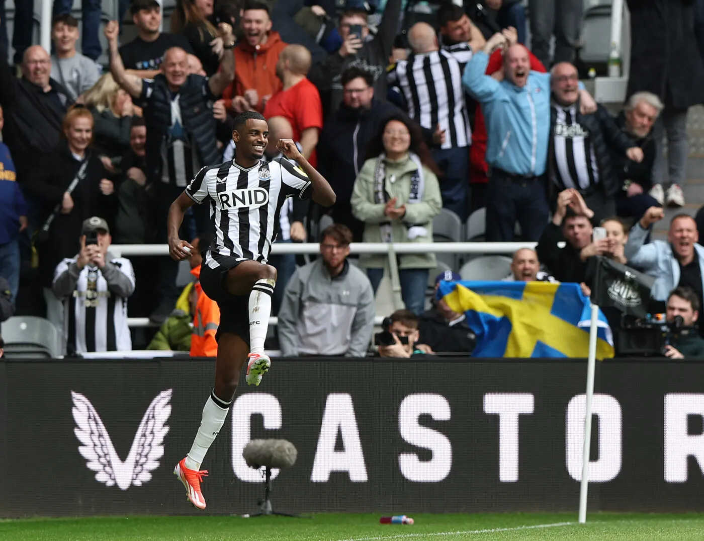 Newcastle Upon Tyne, England, 13th April 2024.  Alexander Isak of Newcastle United celebrates scoring the third goal against Tottenham Hotspur during the Premier League match at St. James' Park, Newcastle Upon Tyne. Picture credit should read: Nigel Roddis / Sportimage Photo by Icon Sport   - Photo by Icon Sport