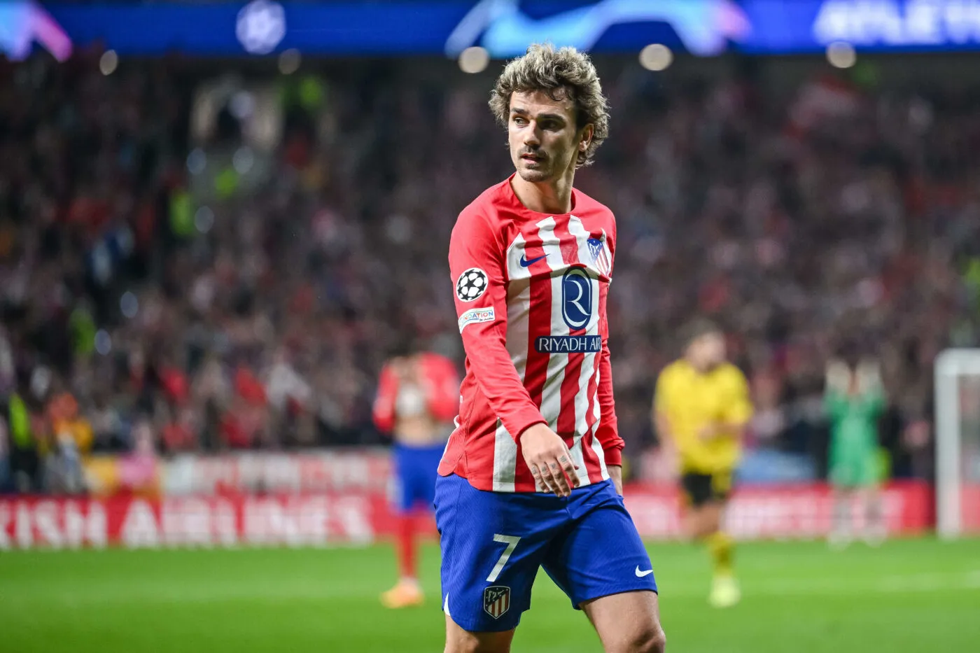 Antoine Griezmann (Atletico Madrid) Schaut waehrend des Viertelfinale Hinspiels der UEFA Champions League 2023/24 zwischen Atletico Madrid und BV Borussia Dortmund im Civitas Metropolitano Stadion am 10. April 2024 in Madrid, Spainen. (Foto von Harry Langer/DeFodi Images)  Antoine Griezmann (Atletico Madrid) Looks on during the UEFA Champions League 2023/24 - Quarter-final First Leg match between Atletico Madrid vs Borussia Dortmund at Civitas Metropolitano Stadium on April 10, 2024 in Madrid, Spain. (Photo by Harry Langer/DeFodi Images)   - Photo by Icon Sport