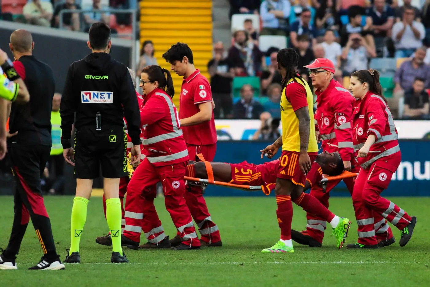Evan Ndicka est sorti de l’hôpital