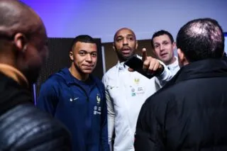 Thierry Henry montre sur un plateau télé comment défendre sur Kylian Mbappé