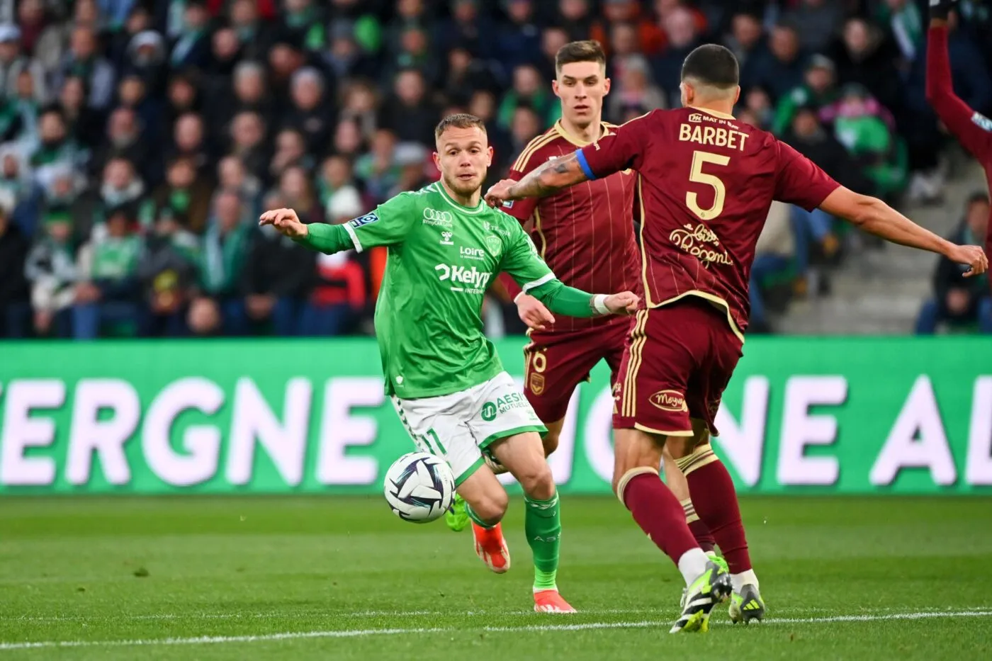 Angers se rapproche d’Auxerre, Saint-Étienne retourne Bordeaux et reste en embuscade