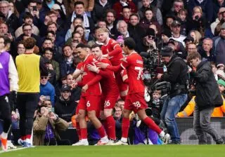 Liverpool s’en sort à Fulham et revient à hauteur d’Arsenal