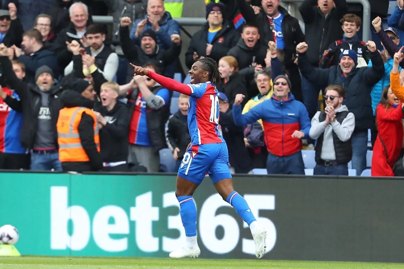 Crystal Palace défonce West Ham avec un golazo d’Eze