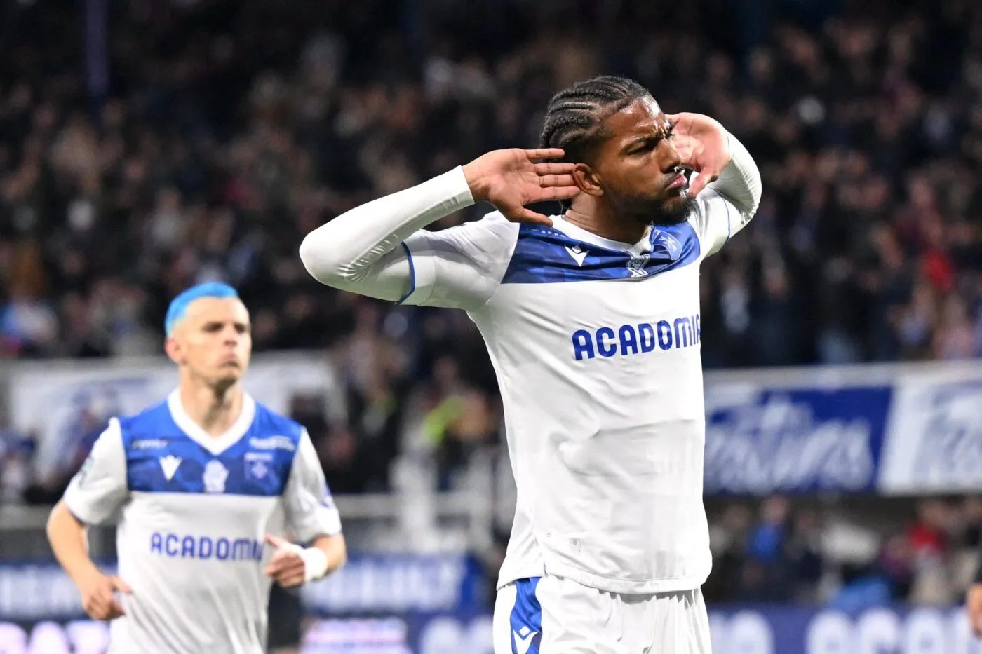 Auxerre, Angers et Saint-Étienne font le plein, Bordeaux respire
