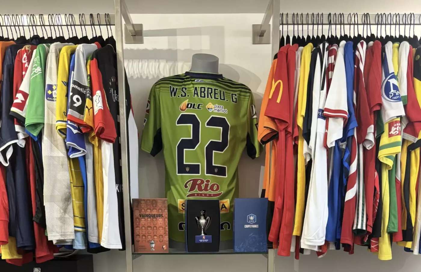 « J’ai 463 maillots authentifiés dont ceux de 142 Etats sur les 198 reconnus par l’ONU »